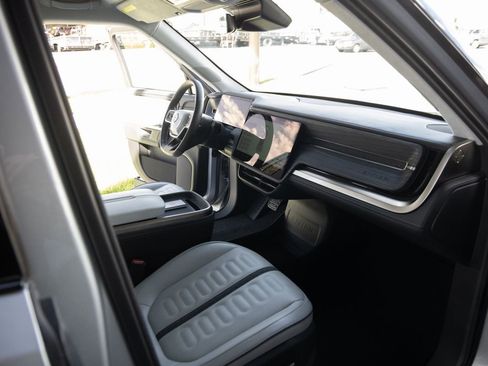 Used 2025 Rivian R1S Adventure image 23