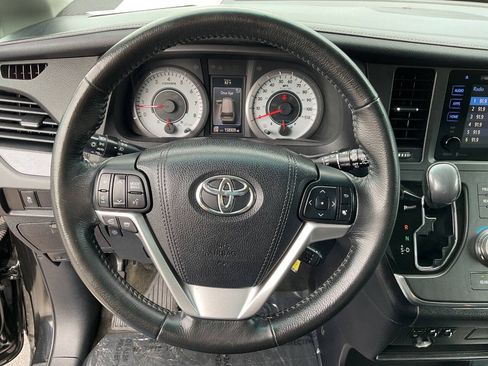 Used 2015 Toyota Sienna SE FWD image 17