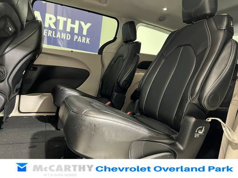 Used 2024 Chrysler Pacifica Touring-L FWD image 26