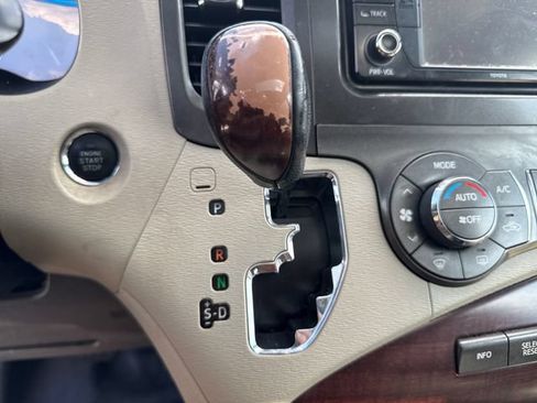 Used 2012 Toyota Sienna XLE AWD/4WD image 20