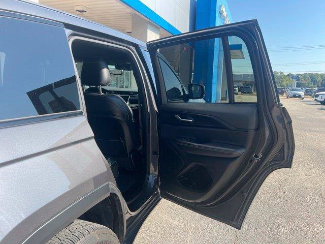 Used 2023 Jeep Grand Cherokee Altitude AWD/4WD image 12