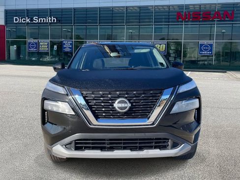 Used 2023 Nissan Rogue SV image 2