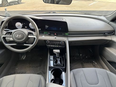 Used 2025 Hyundai Elantra SEL FWD image 33