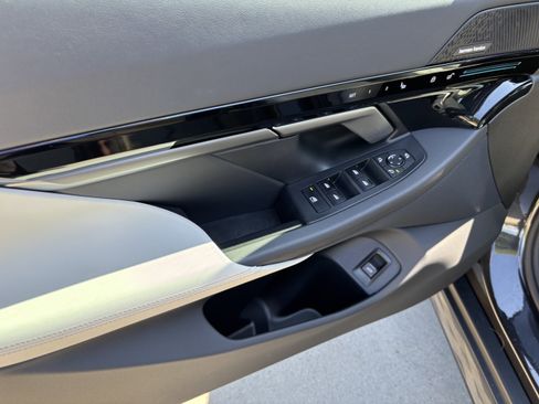 Certified 2025 BMW 530i xDrive w/ Premium Package image 14