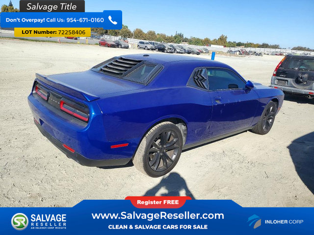 Used 2021 Dodge Challenger SXT w/ Driver Convenience Group RWD image 4