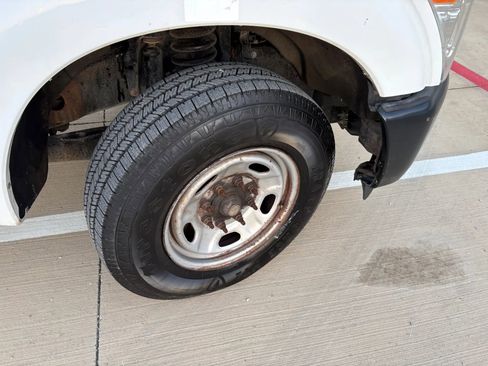 Used 2013 Ford F350 XL w/ Camper Pkg image 25