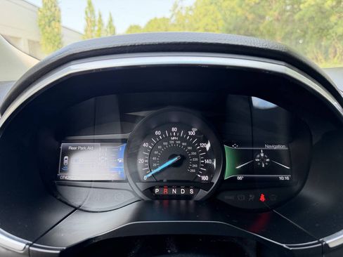 Used 2019 Ford Edge Titanium w/ Cold Weather Package FWD image 23