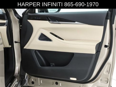 Used 2023 INFINITI QX60 Sensory w/ Vision Package AWD/4WD image 32