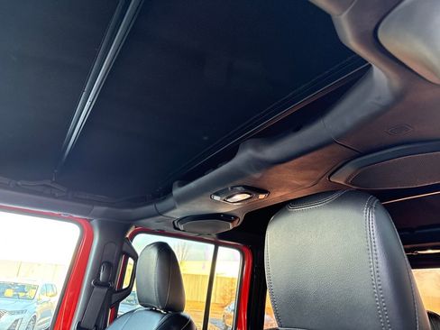 Used 2018 Jeep Wrangler Unlimited Sahara image 19