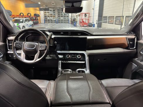 Used 2025 GMC Sierra 3500 Denali w/ Denali Reserve Package image 17