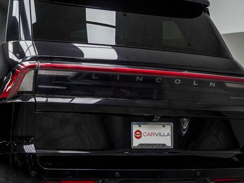 Used 2025 Lincoln Navigator Reserve AWD/4WD image 14