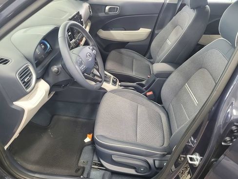 Used 2025 Hyundai Venue Limited FWD image 15