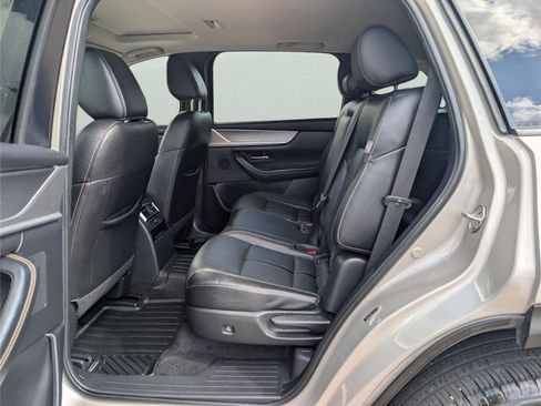 Used 2024 MAZDA CX-90 3.3 Turbo w/ Preferred Plus AWD/4WD image 28