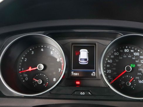 Used 2020 Volkswagen Tiguan SE image 15