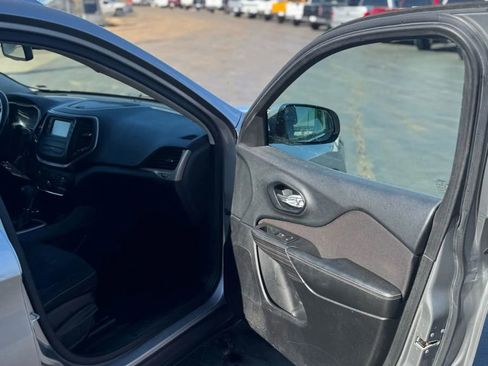 Used 2015 Jeep Cherokee Latitude image 23