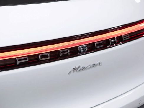 Certified 2025 Porsche Macan image 36