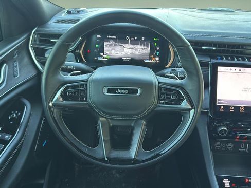 Used 2023 Jeep Grand Cherokee Overland w/ Advanced Protech Group III image 9