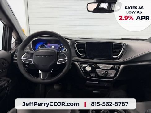 New 2027 Chrysler Pacifica Select AWD/4WD image 30