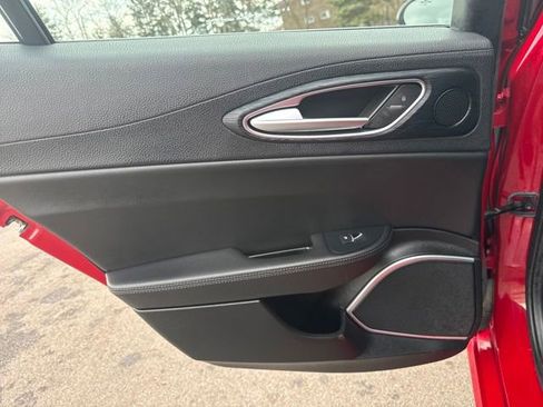 Used 2021 Alfa Romeo Giulia Sprint w/ Cold Weather Package image 30