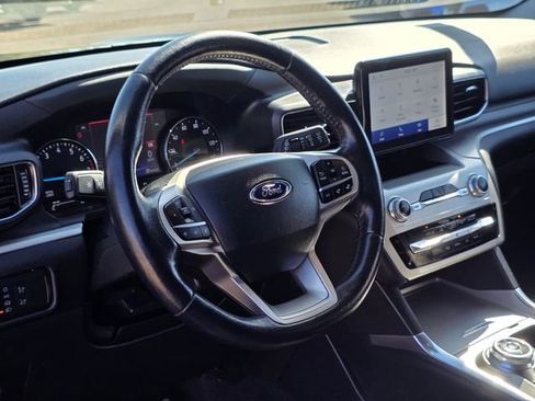 Used 2022 Ford Explorer XLT w/ Equipment Group 202A image 14