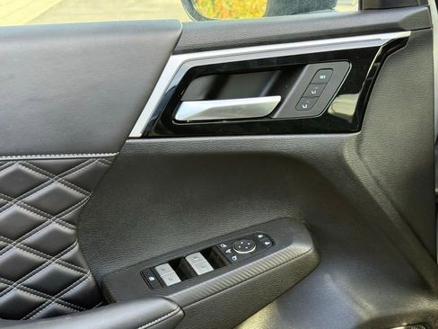 Used 2024 Mitsubishi Outlander SEL image 9