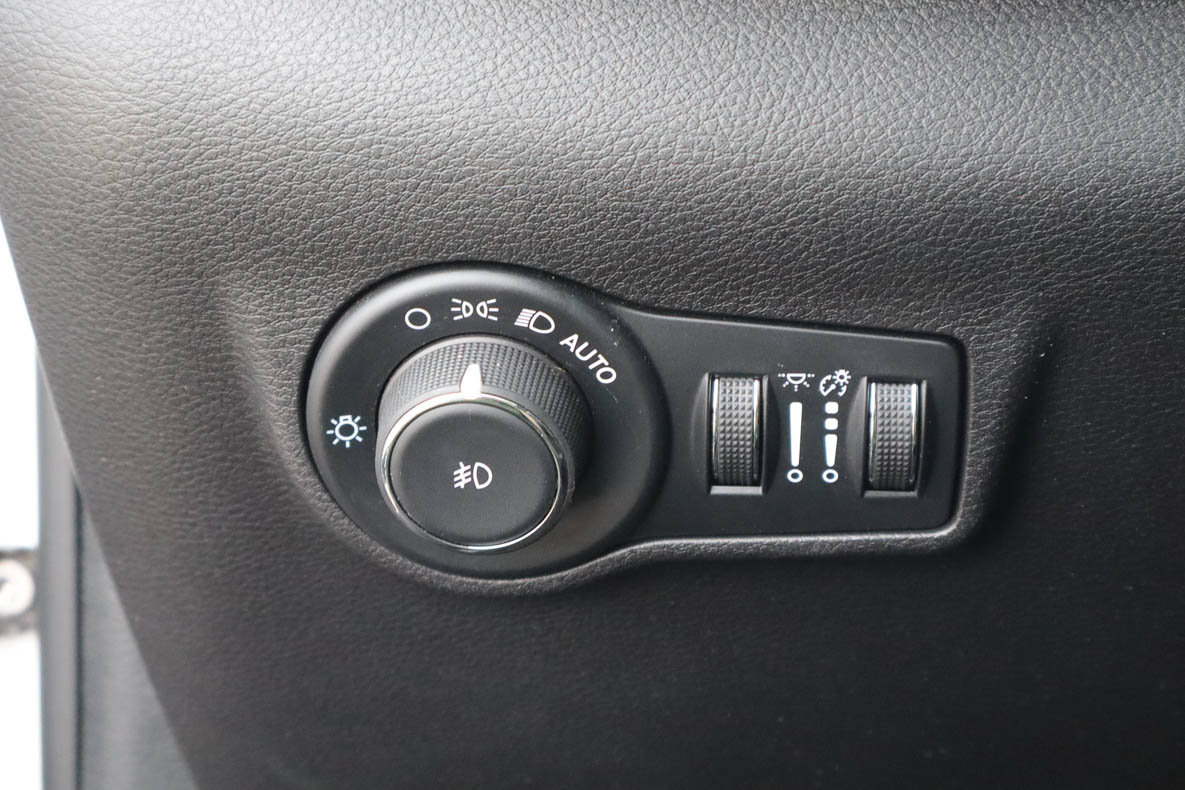 Used 2025 Jeep Compass Limited AWD/4WD image 16