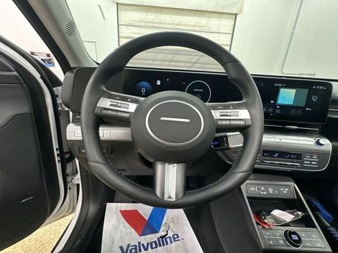 Used 2025 Hyundai Kona Limited image 12