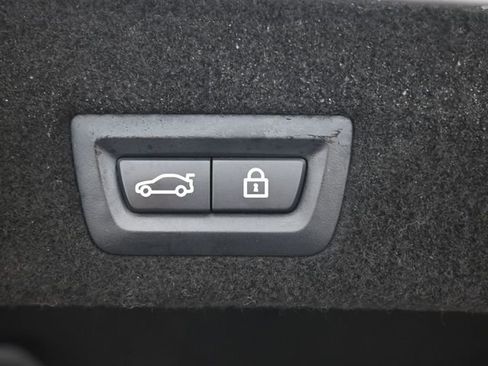 Used 2020 BMW 740i w/ M Sport Package image 29