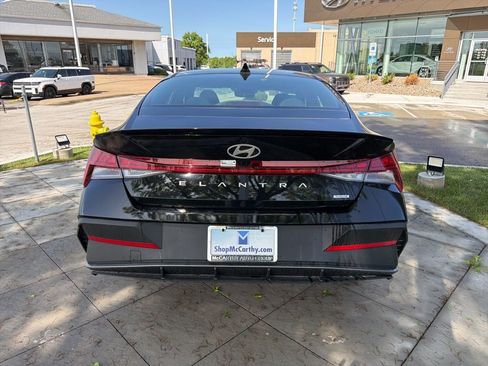 New 2025 Hyundai Elantra SEL FWD image 4
