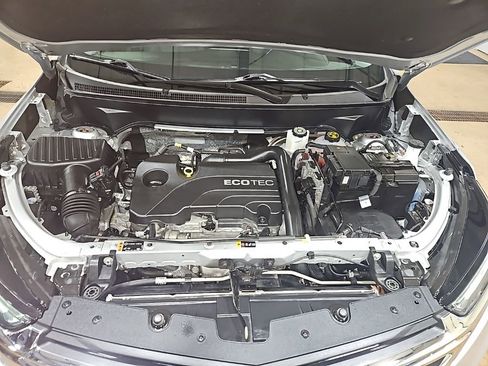 Used 2022 Chevrolet Equinox LT image 2