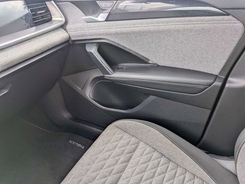 Certified 2025 Volkswagen Tiguan S FWD image 18