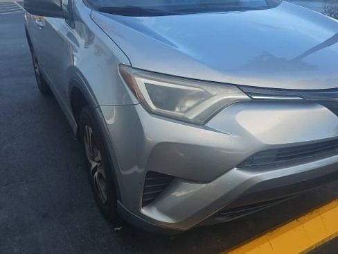 Used 2018 Toyota RAV4 LE FWD image 2