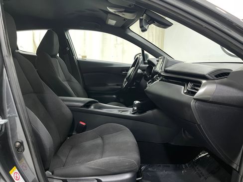 Used 2018 Toyota C-HR XLE image 30