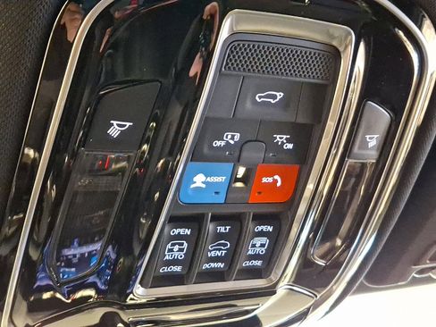 Certified 2024 Jeep Grand Cherokee Overland w/ Luxury Tech Group IV image 25