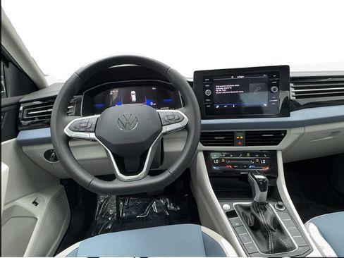 Used 2025 Volkswagen Jetta SE w/ Sunroof Package FWD image 35