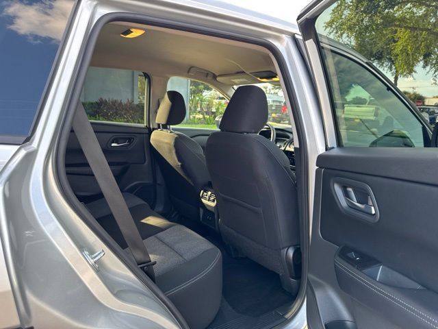 Used 2025 Nissan Rogue SV AWD/4WD image 16