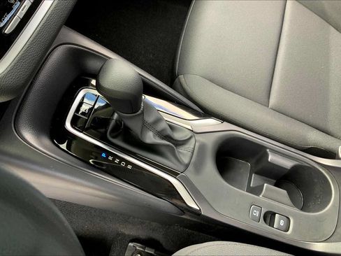 Used 2025 Toyota Corolla LE FWD image 16