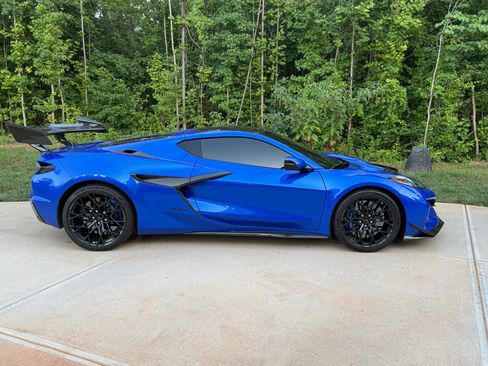 Used 2026 Chevrolet Corvette ZR1 w/ ZR1 Carbon Fiber Aero Package RWD image 4