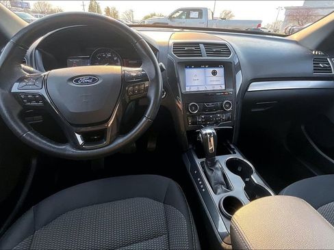 Used 2018 Ford Explorer XLT w/ Equipment Group 201A FWD image 14