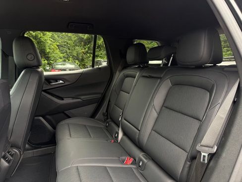 Used 2025 Chevrolet Equinox LT w/ Convenience Package II AWD/4WD image 9