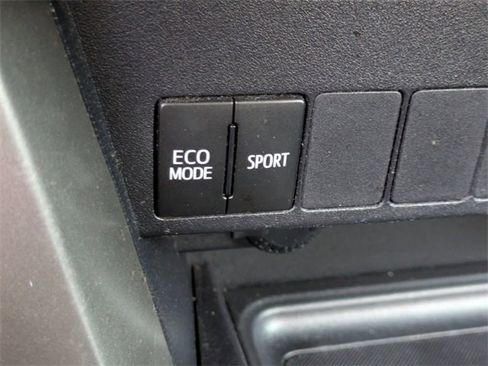 Used 2015 Toyota RAV4 LE image 31