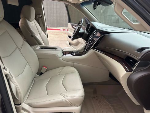 Used 2016 Cadillac Escalade Luxury image 29