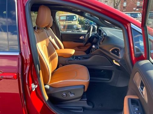 New 2026 Chrysler Pacifica Pinnacle image 30