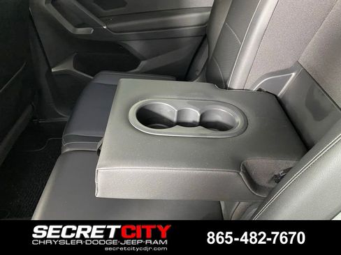 Used 2018 Volkswagen Tiguan SE w/ Panoramic Sunroof Package FWD image 27