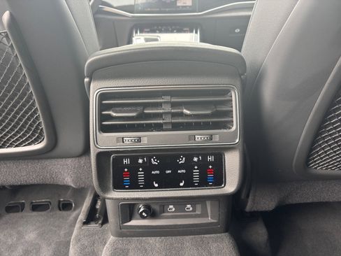 Used 2022 Audi Q7 3.0T Prestige image 24
