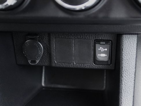 Used 2014 Toyota Corolla L image 35