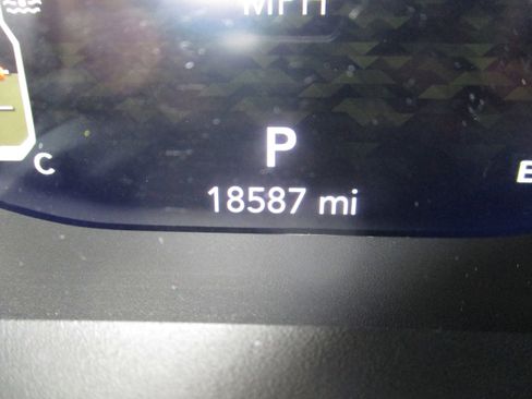 Used 2024 Jeep Wrangler Sahara image 19