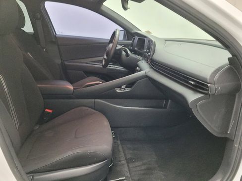 Used 2025 Hyundai Elantra Sport FWD image 21
