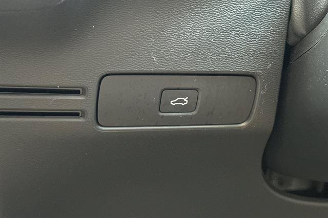 Certified 2026 Volvo XC40 B5 Plus AWD/4WD image 30