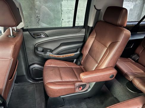 Used 2020 Chevrolet Suburban Premier w/ Premier Plus Edition image 25